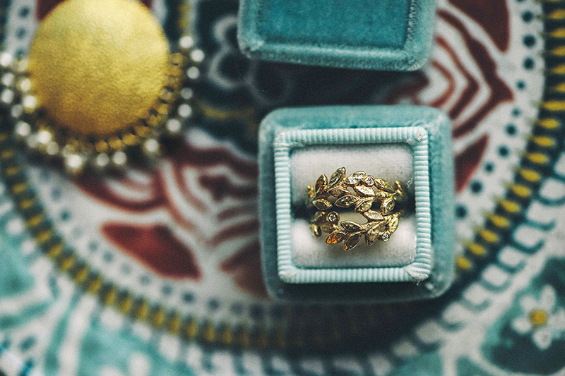 nature inspired gold leafs ring with diamonds