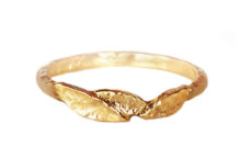 gold wedding band with leaves