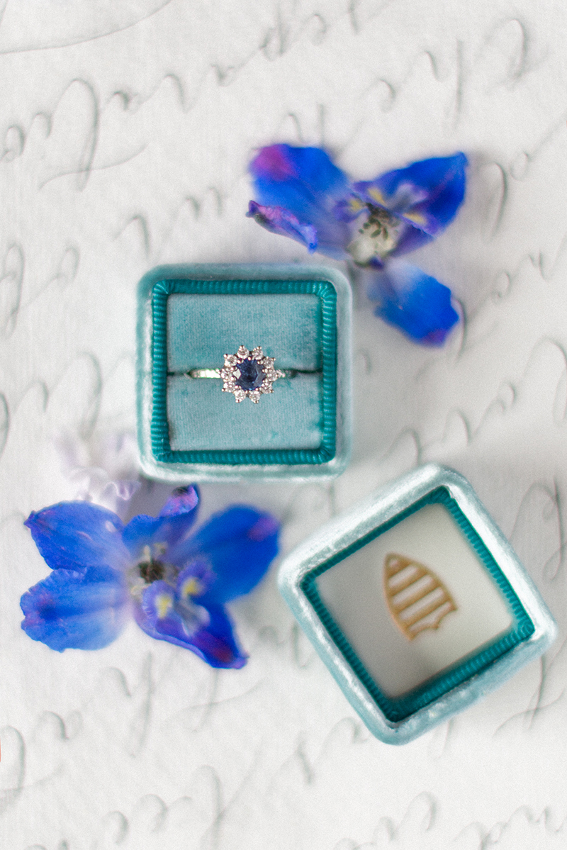 blue sapphire and diamonds ring